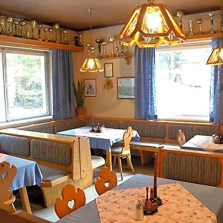 Adlerhorst Couette-café 3*